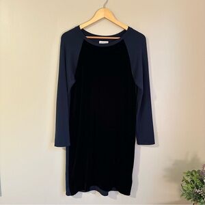 Velvet by Graham & Spencer Black and Navy Long Sleeve Dress